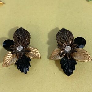 Gorgeous clip on style earrings*